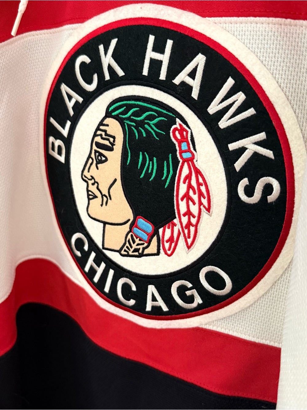 NHL Reebok Alternate Chicago Blackhawks  Captain Jonathan Toews Jersey Large - Picture 6 of 6